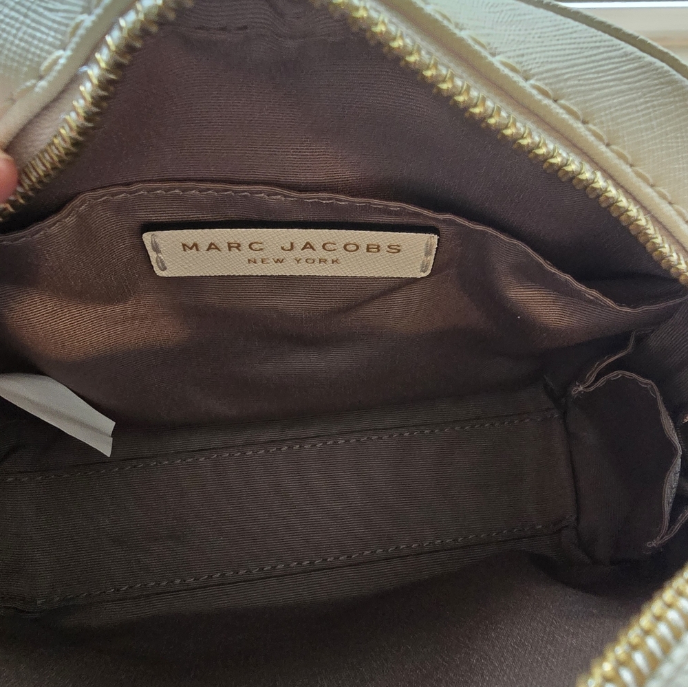 Marc Jacobs White Crossbody Bag with Heart Charm NWOT - Picture 4 of 6